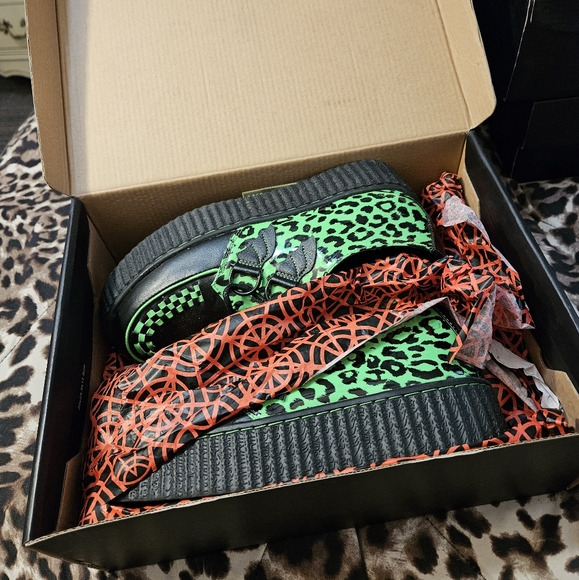 Strangecvlt Neon Leopard Print Creepers - Picture 4 of 8
